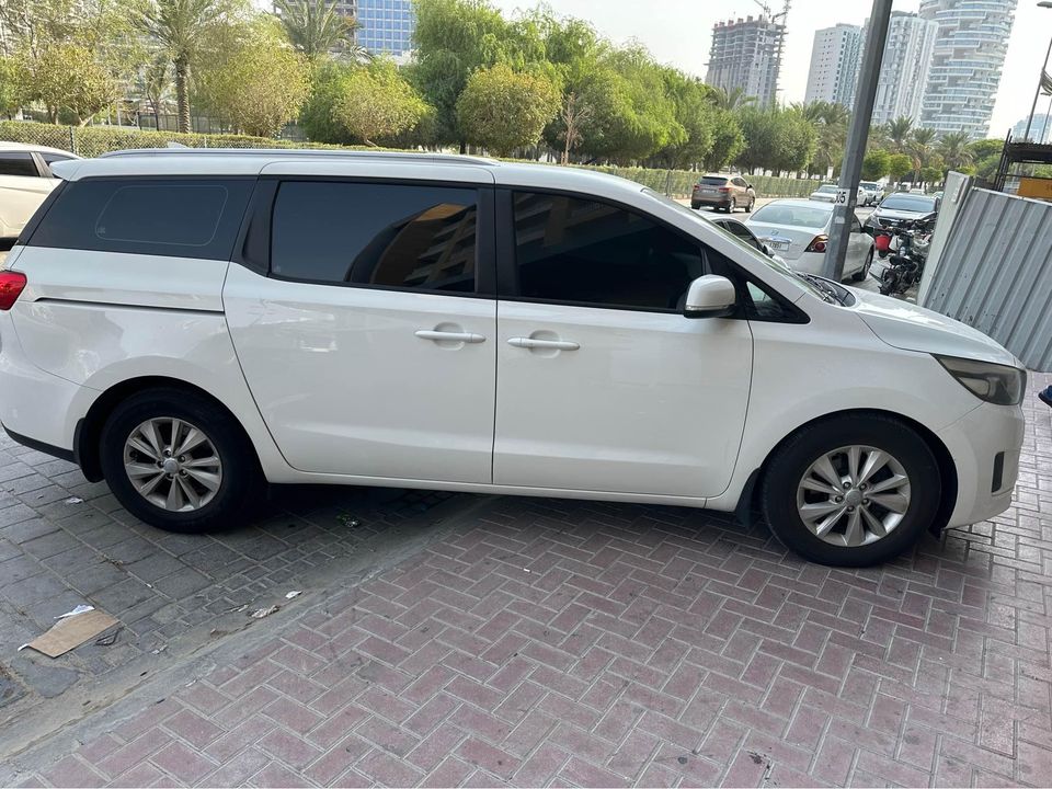 Used Kia Grand Carnival Dubai