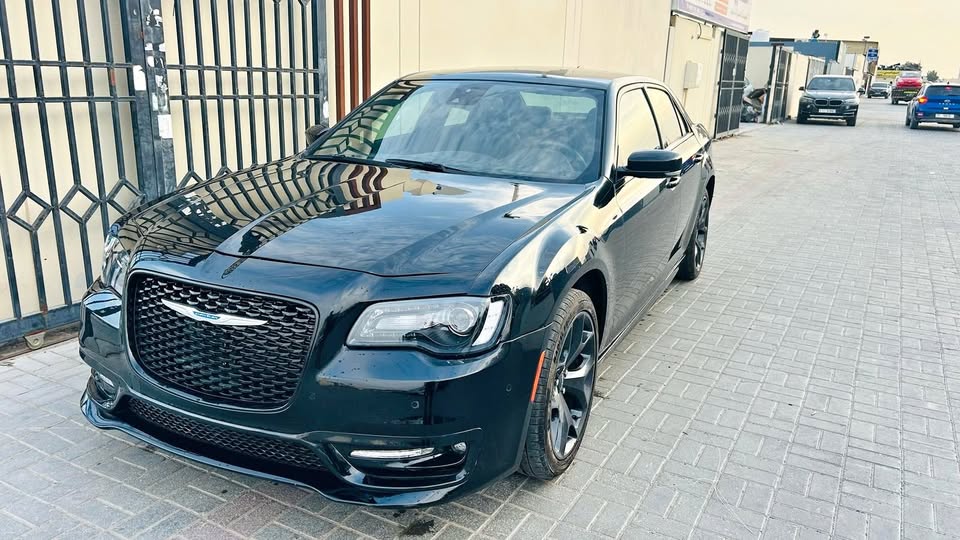Used chrysler 300S 2021